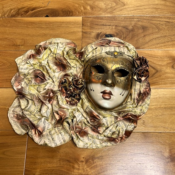 Hand Painted Traditional Mask - Picture 1 of 2